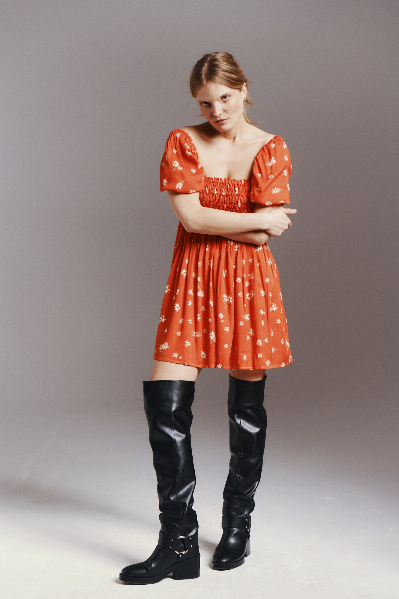 VIDA RED DAISY