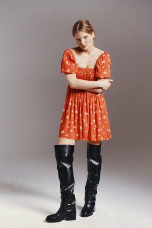 VIDA RED DAISY