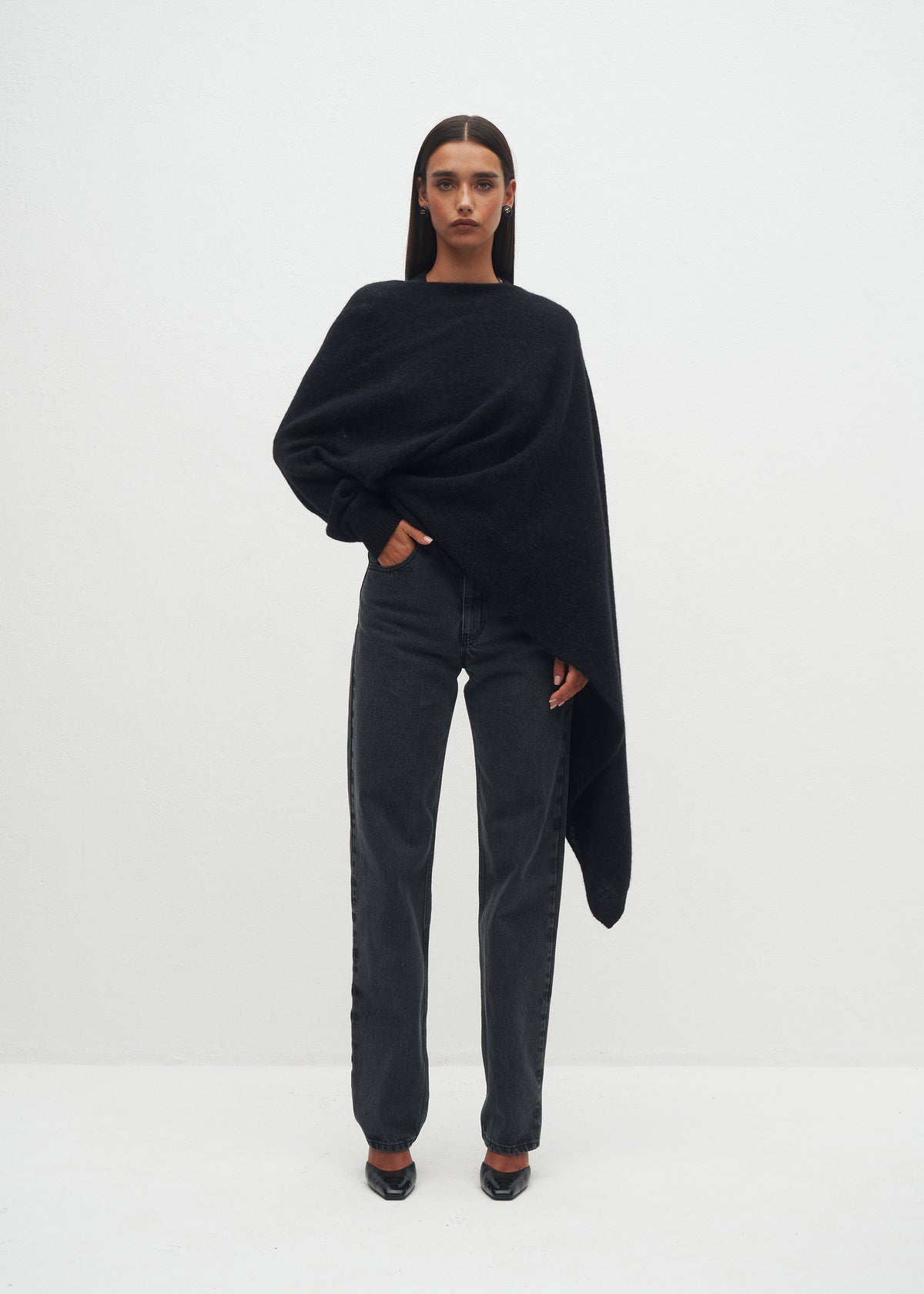 ISOLDE APLACA BLACK SWEATER
