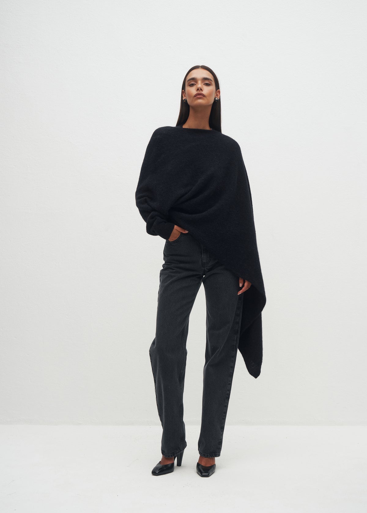 ISOLDE APLACA BLACK SWEATER