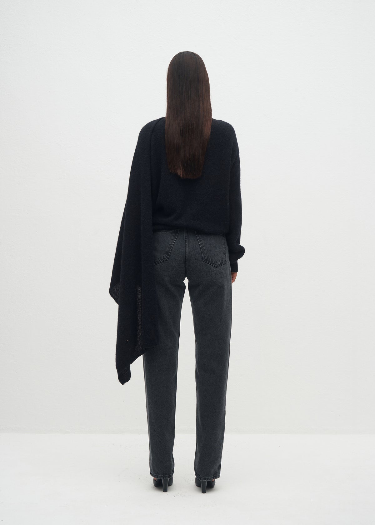 ISOLDE APLACA BLACK SWEATER