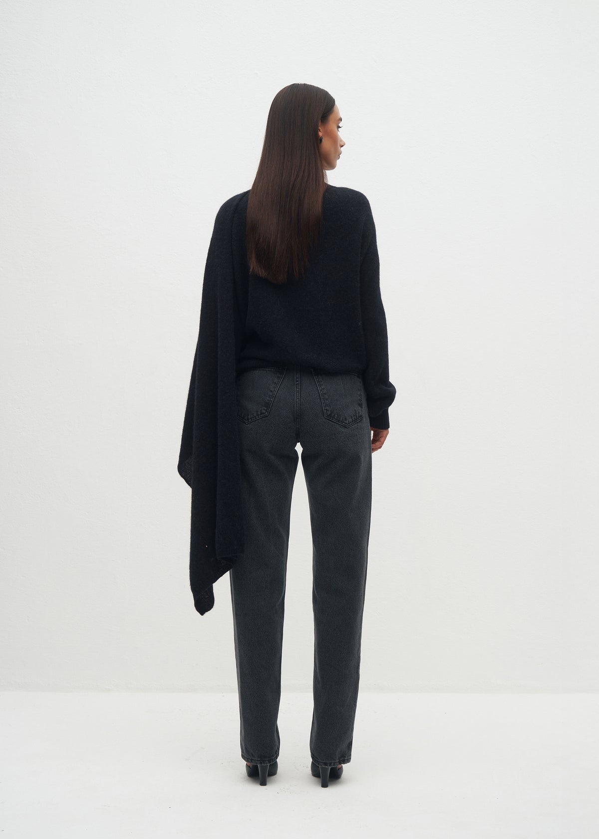 ISOLDE APLACA BLACK SWEATER