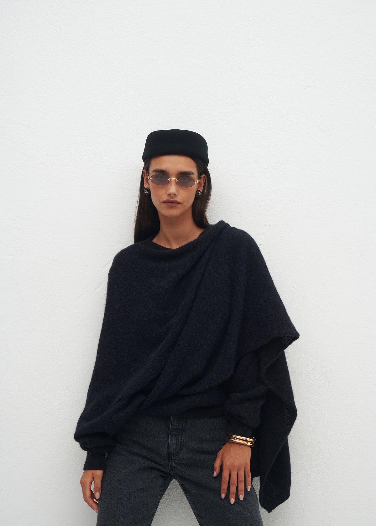 ISOLDE APLACA BLACK SWEATER
