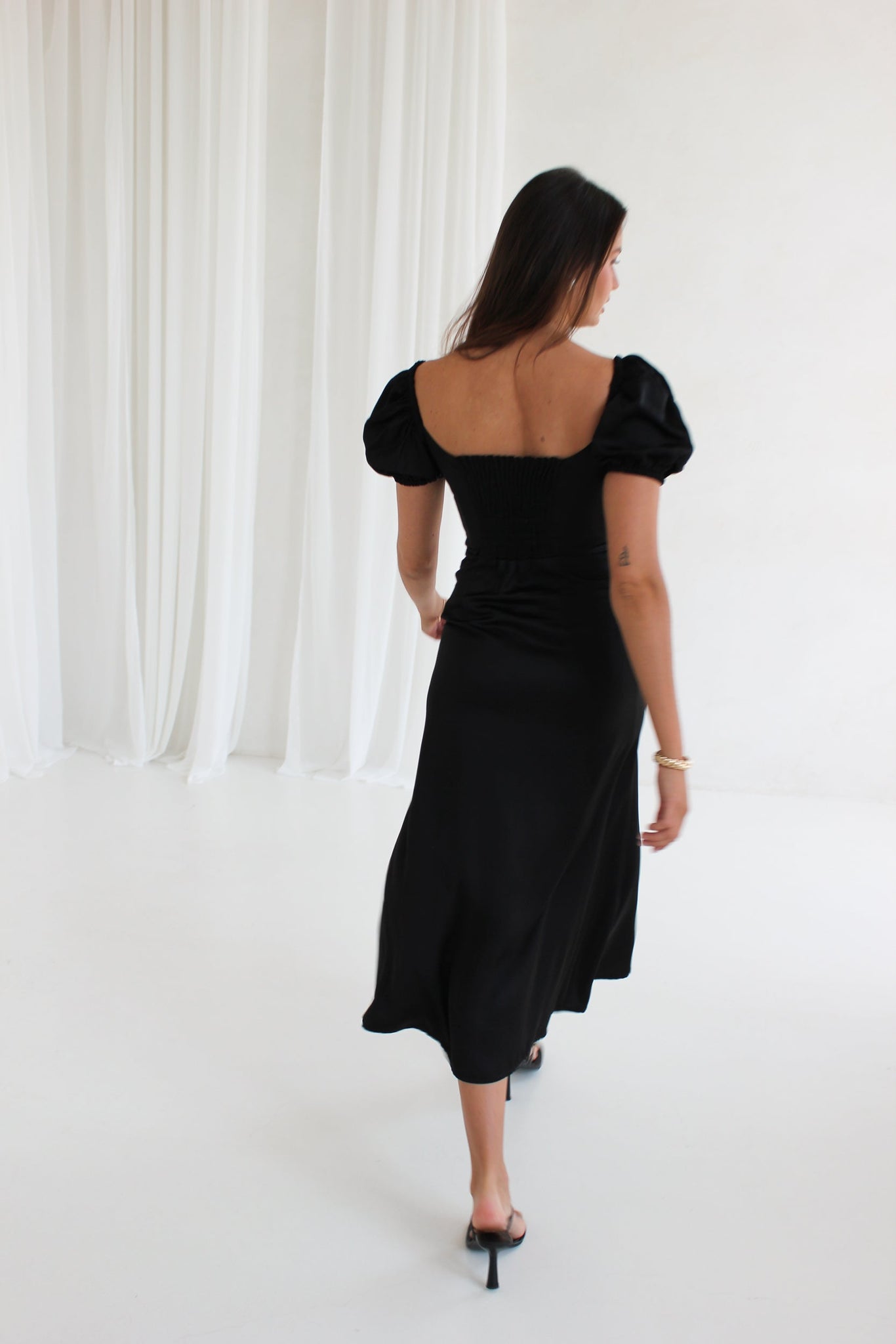 SUKIENKA JULITA ROMANTIC BLACK SATIN LECOLLET