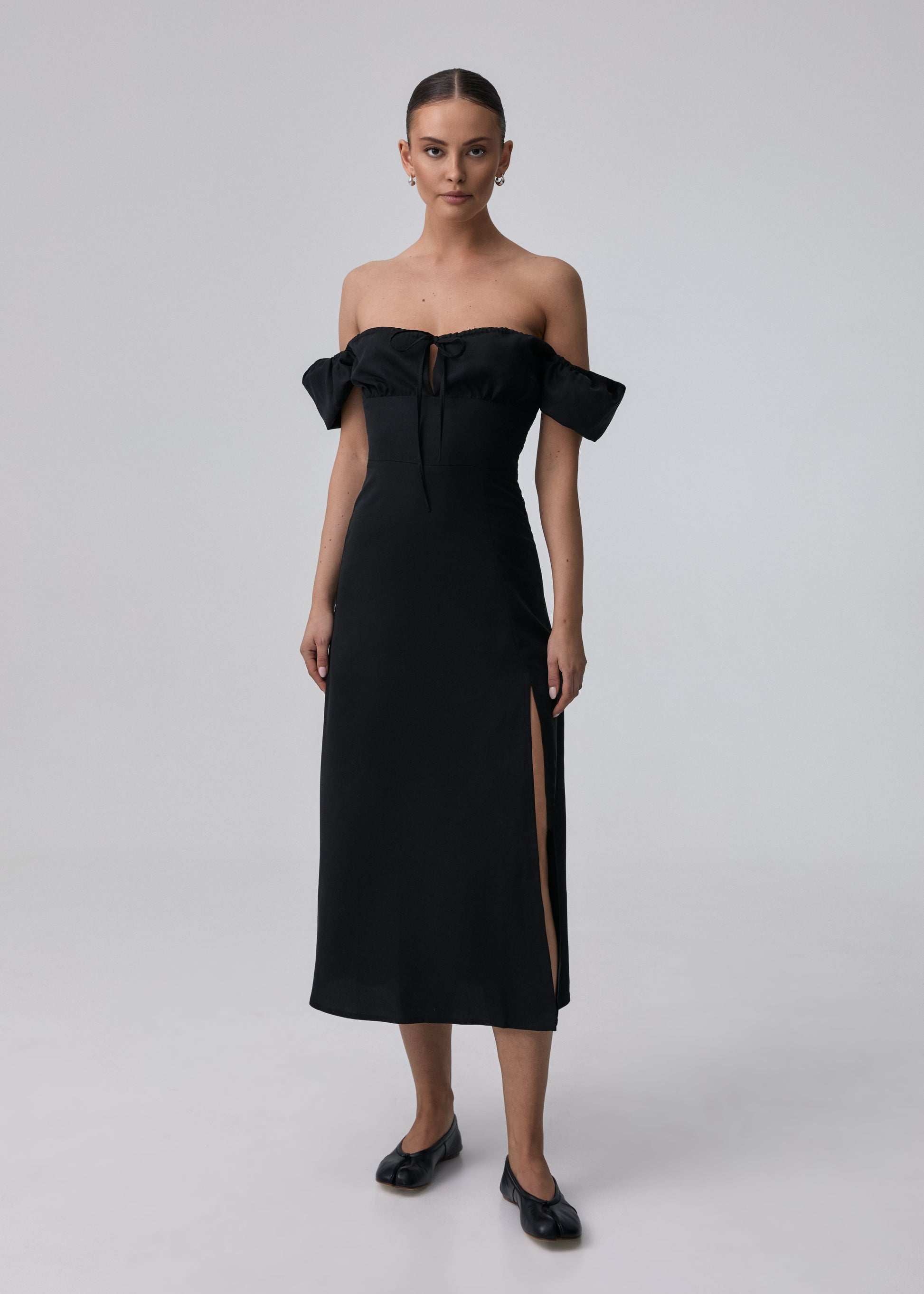SUKIENKA JULITA ROMANTIC BLACK SATIN LECOLLET